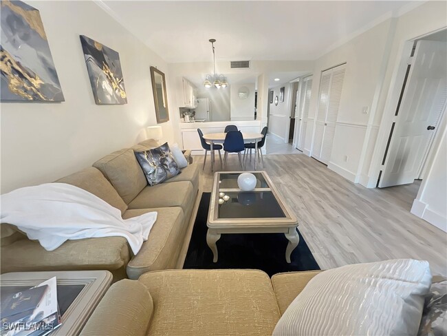 Foto del edificio - 600 Neapolitan Way