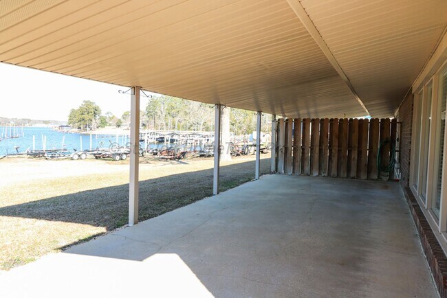 Foto del edificio - Remodeled Duplex on Logan Martin Lake