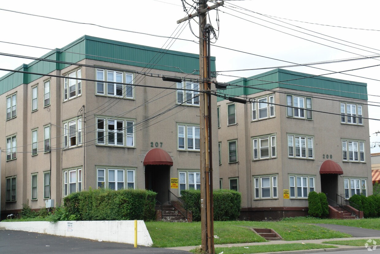 Building Photo - 207 Main St
