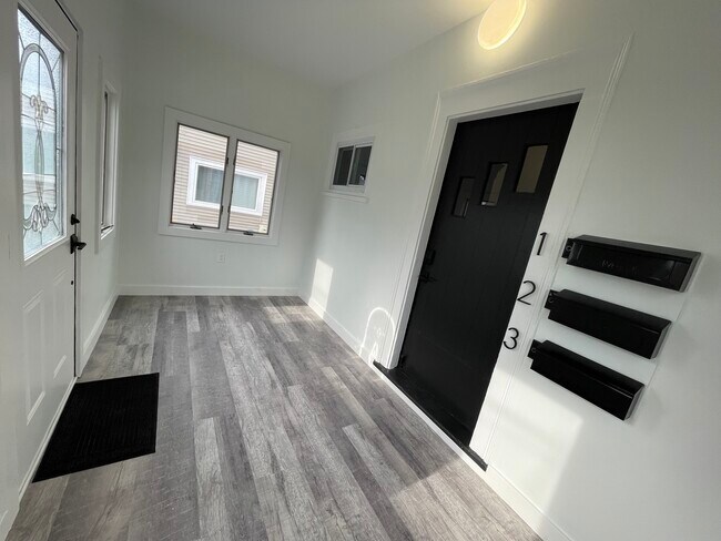 Entrada del edificio - 58 Bickford Ave