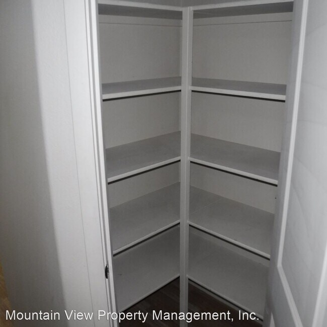 Foto del edificio - 4 br, 2.5 bath House - 864 NE Locksley Dr.