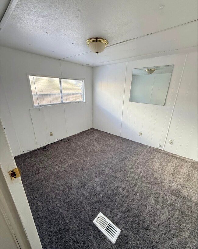 Foto del edificio - 1633 Calvo Dr