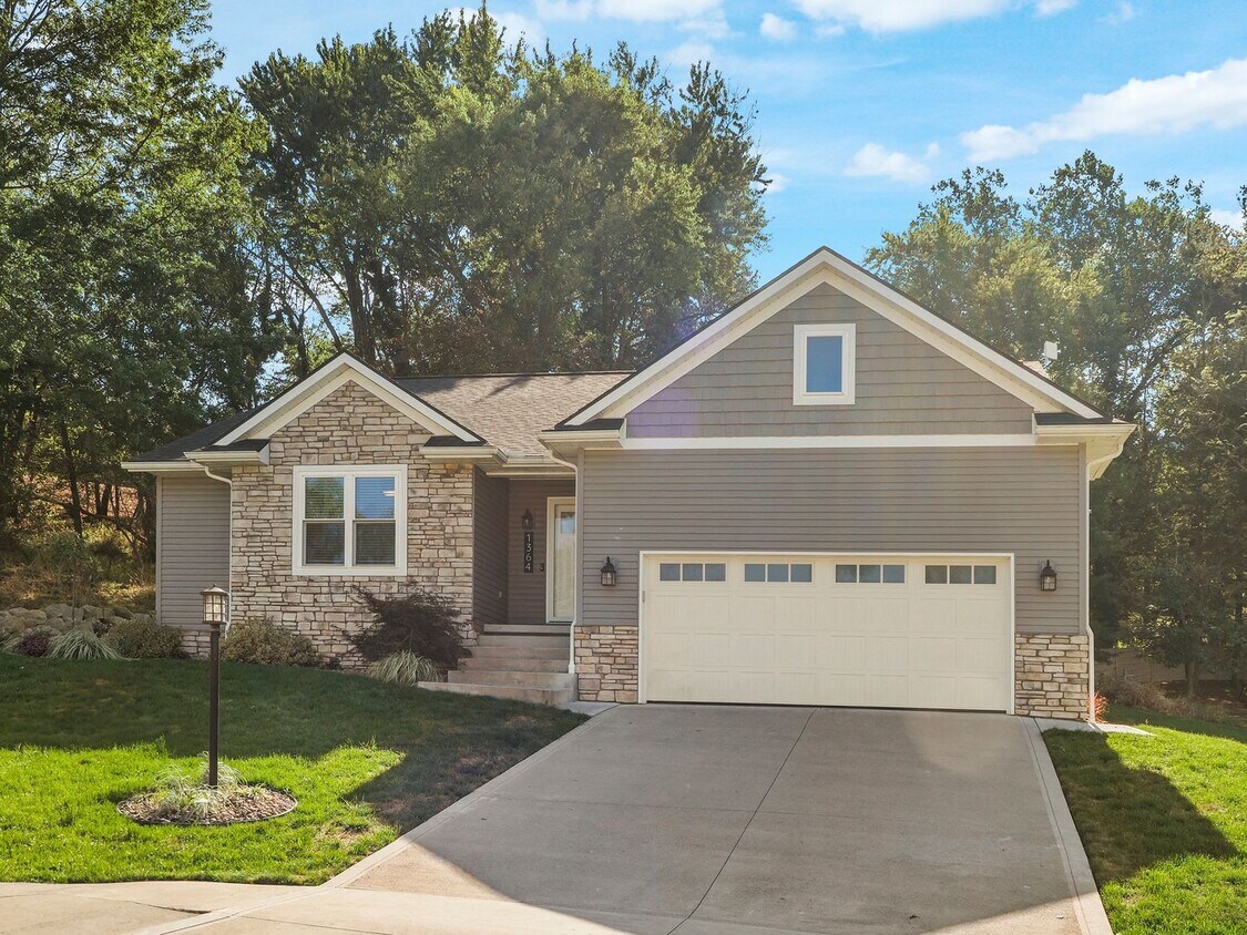 Primary Photo - For Lease – Beautiful 3 Bedroom Home