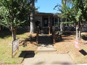 Building Photo - 603 Hillcrest Dr