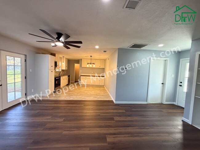 Foto del edificio - Beautifully Renovated 4-Bedroom Home with Large Backyard in Watauga!