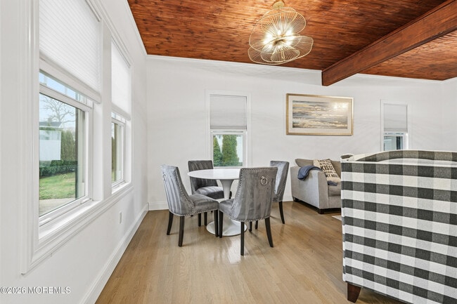 Building Photo - 505 Laurel Ave