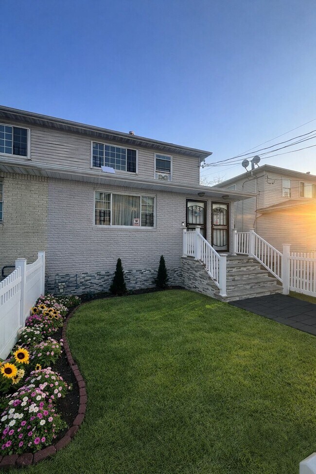 Building Photo - 6951 Almeda Ave