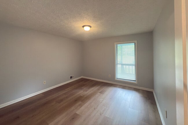Building Photo - 1496 Springwood Dr SE