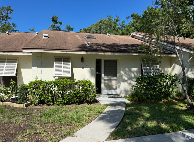 Building Photo - 5310 Royal Palm Ave