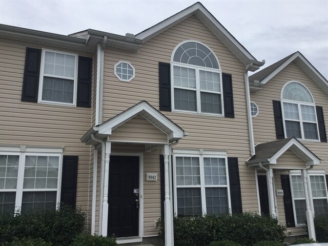 Foto principal - 8042 Logan Drive