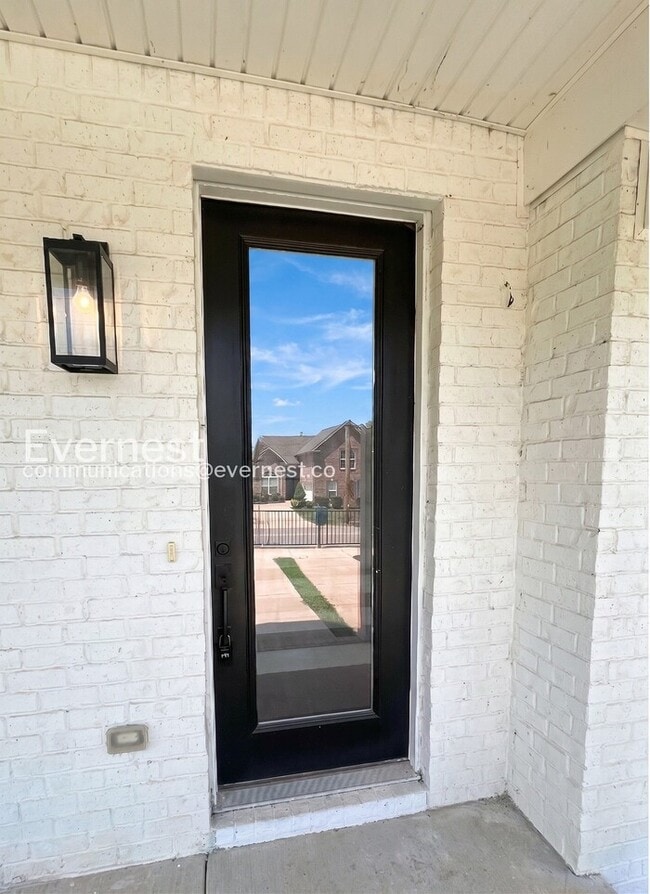 Building Photo - 2-Bed/2.5Bath Town Home/Pet Friendly/Available Soon!