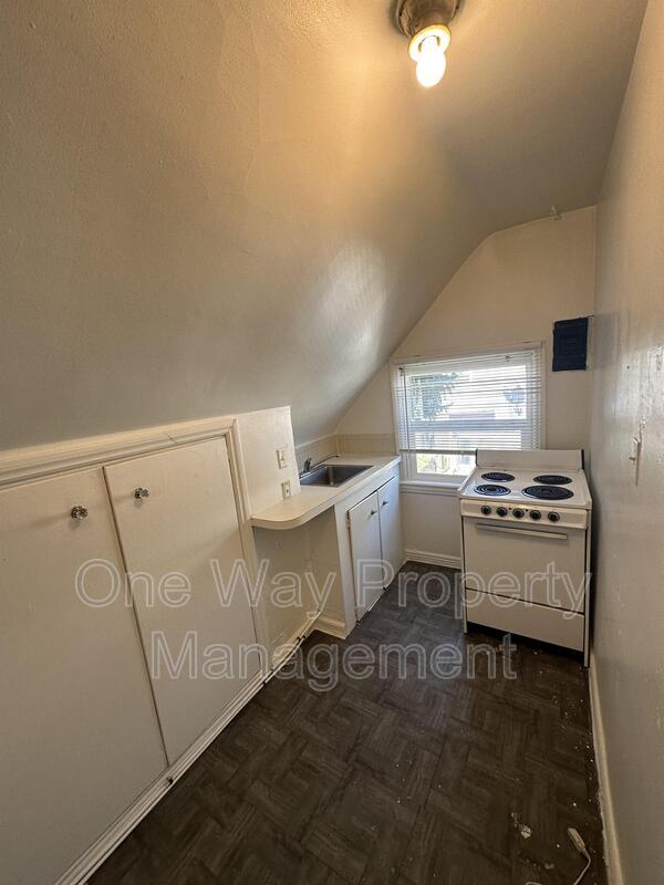 Building Photo - 1203 11th St