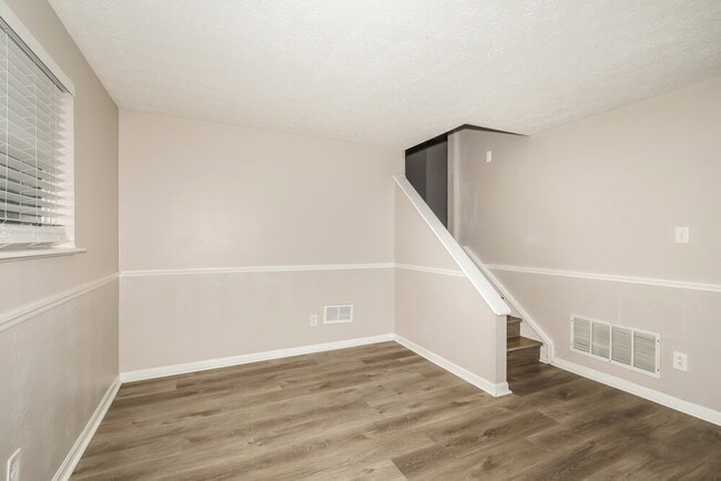 Building Photo - 1531 Creekside Ln