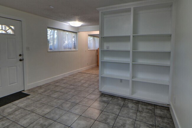Foto del edificio - Basement Apartment Near Springville Canyon