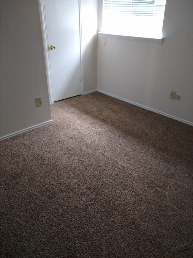 Foto del edificio - 13507 Somersworth Dr