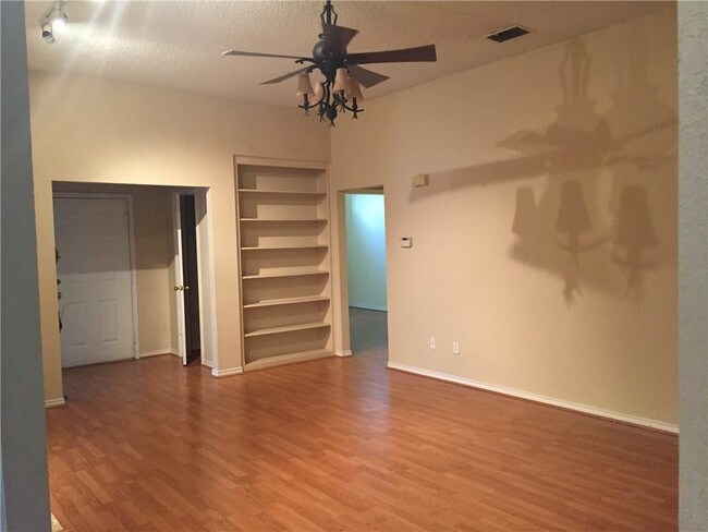 Building Photo - 1435 Broadmoor Dr