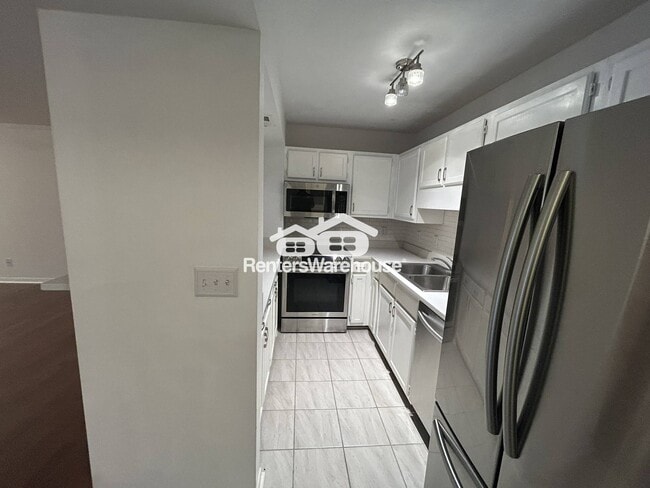 Building Photo - 1303 Gables Dr