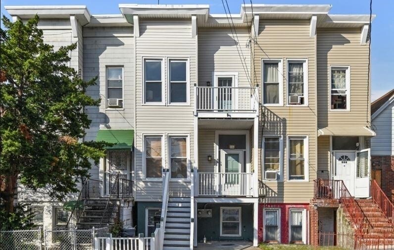 Foto principal - 114 Cottage St