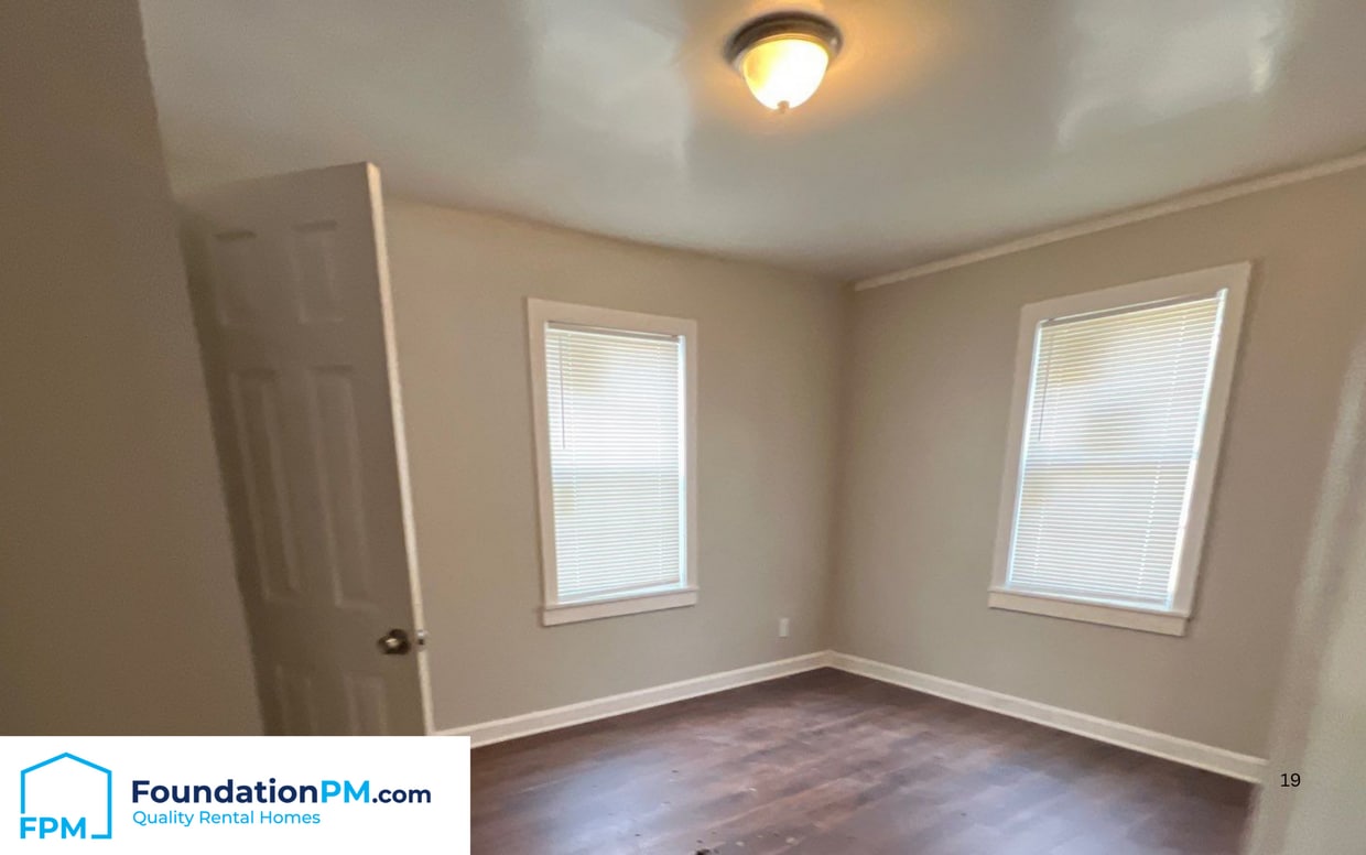 Building Photo - 2303 Longstreet Dr