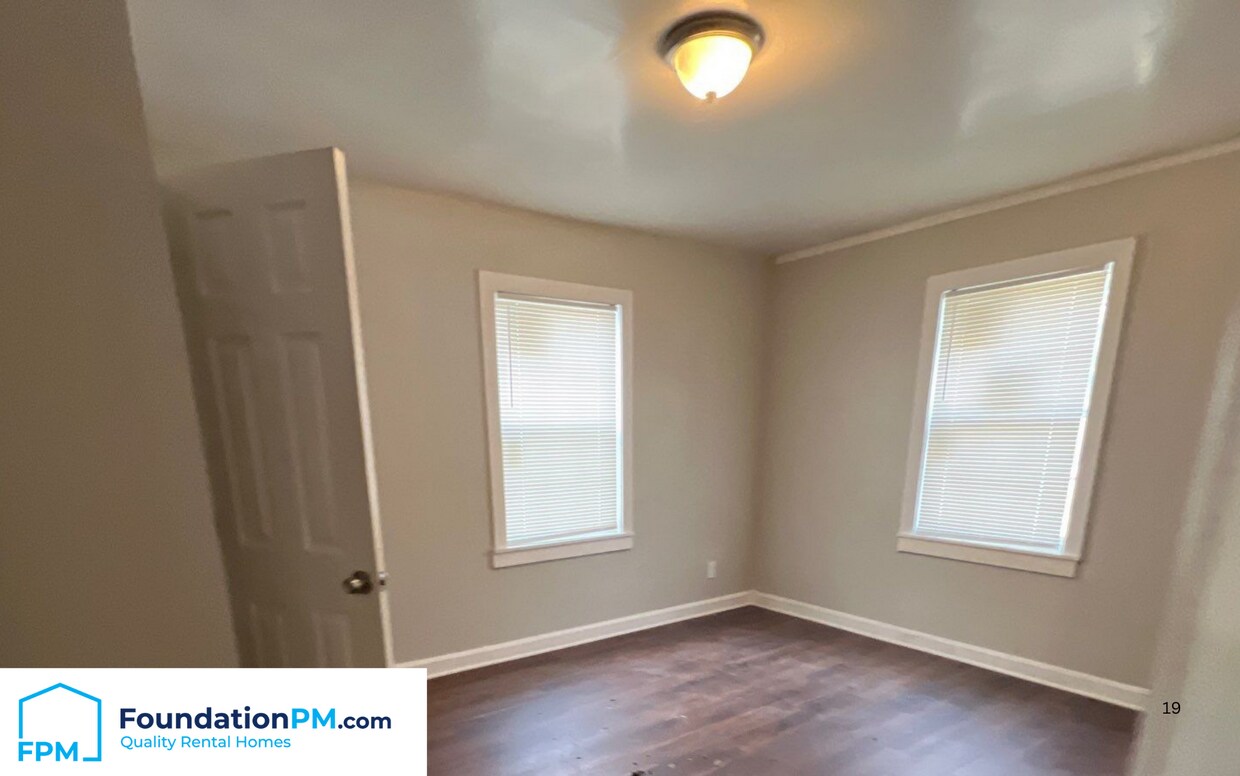 Foto del edificio - 2303 Longstreet Dr