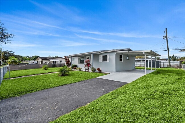 Foto del edificio - 13710 Harrison St