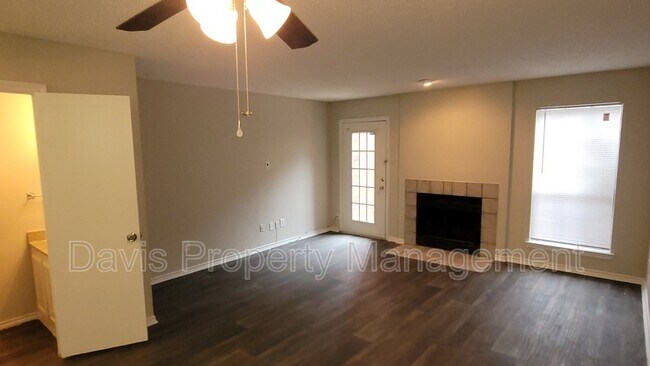 Building Photo - 3915 Dover Dr