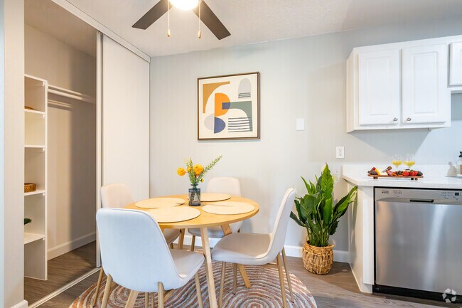 1 habitación, 1 baño - 652 pies cuadrados - Comedor - Creekside Park Apartments