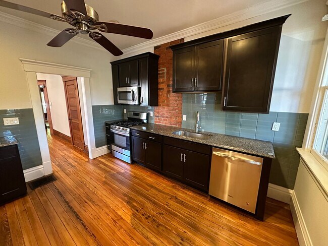 Building Photo - Hunter Ave 1045-1047 GW2