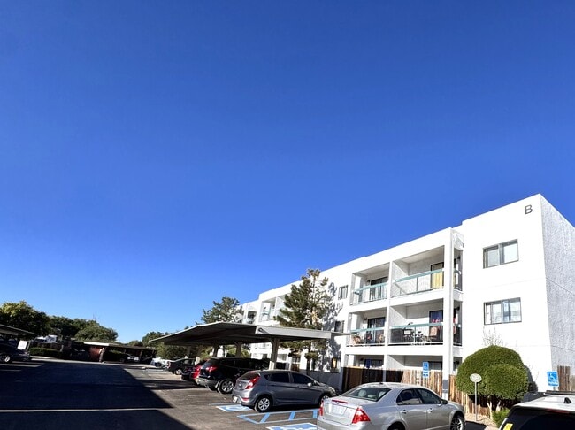 Building Photo - Evergreen Apartments