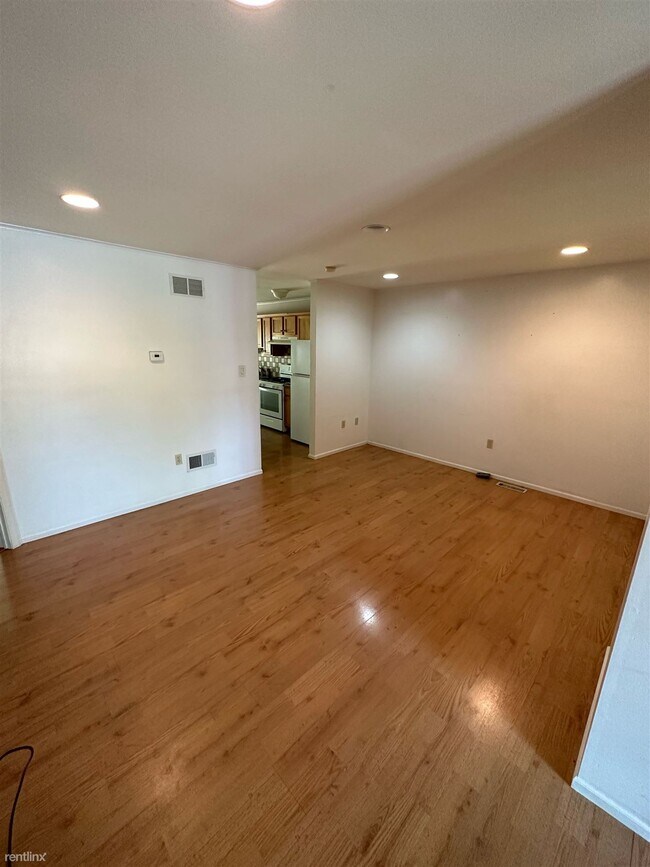 Foto del edificio - 3 br, 2.5 bath Townhome - 1585 Pinewind Drive