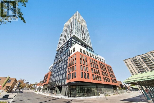 Building Photo - 39 Mary St