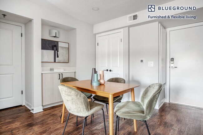 Foto del edificio - 7660 Beverly Blvd