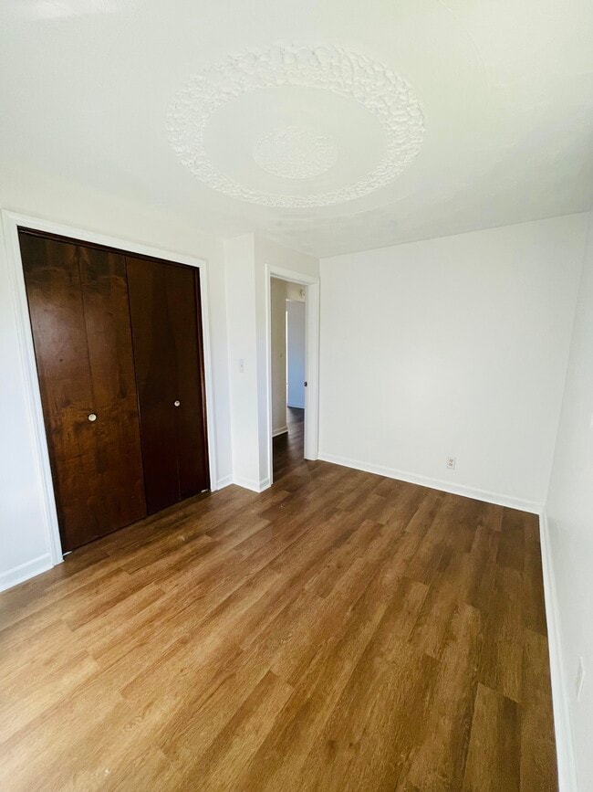 Building Photo - 1742 Windsor Rd