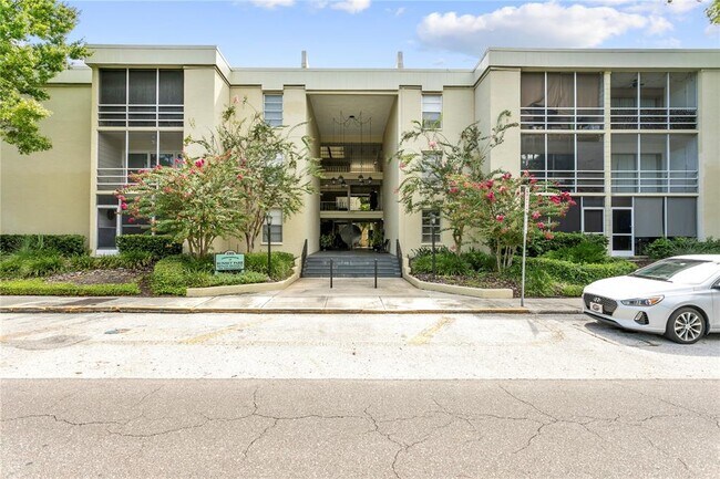 Building Photo - 2302 S Manhattan Ave
