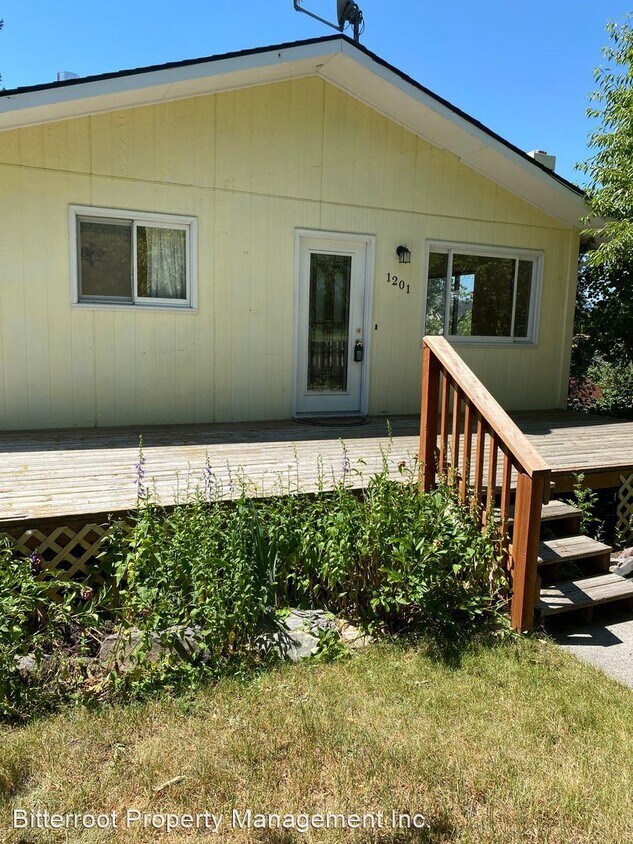 Primary Photo - 4 br, 2 bath House - 1201 Poplar