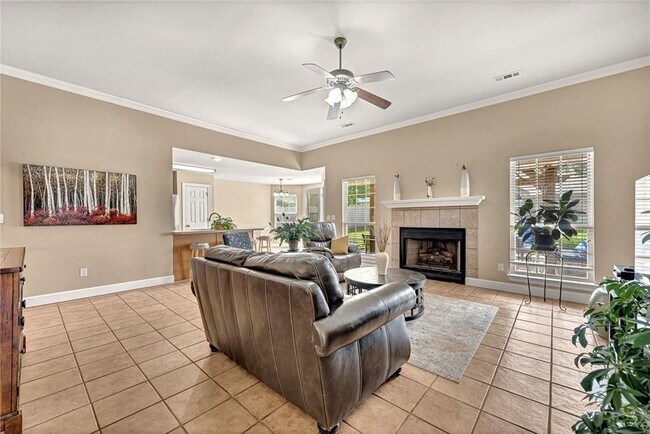 Foto del edificio - 2046 Pine Woods Rd