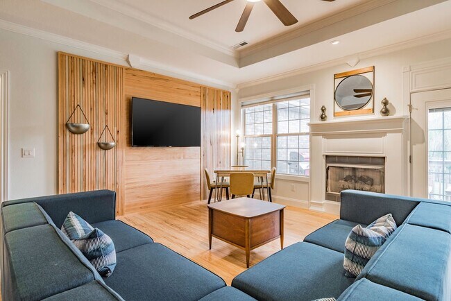 Foto del edificio - 411 NW Saddlebrook Dr