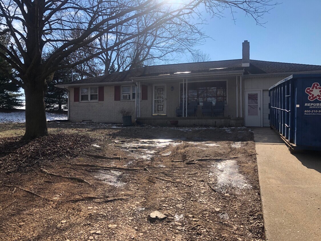 Building Photo - 180 Oak Rd