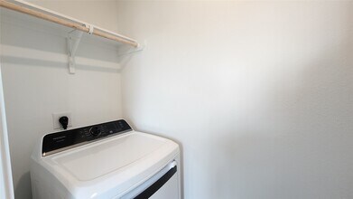 Building Photo - 3044 Dawn Sound Dr