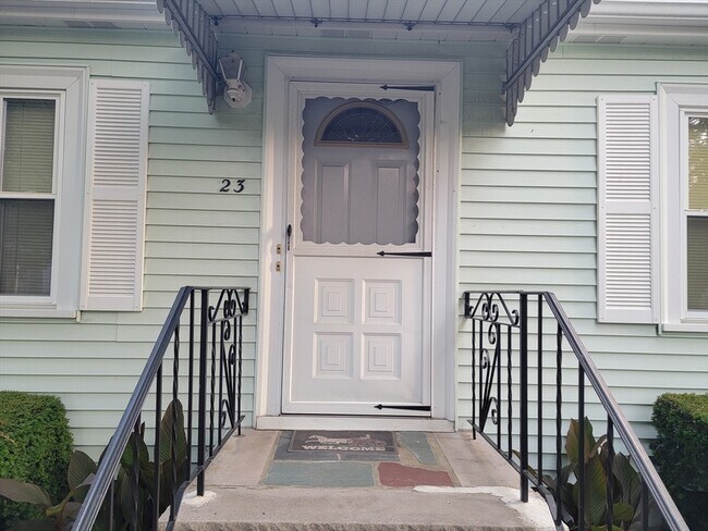 Building Photo - 23 Hull St