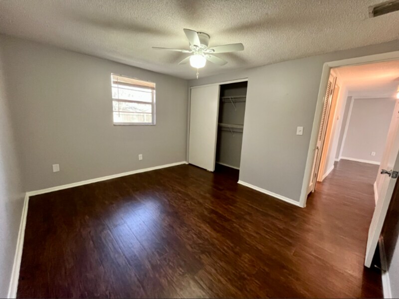 Foto del edificio - 5308 Oakwood Ct