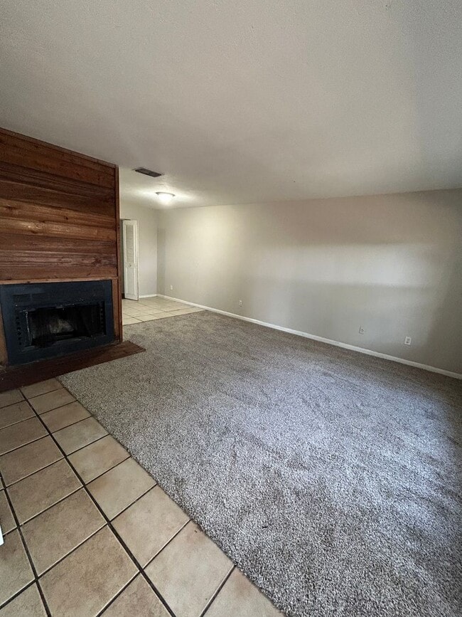 Photo - AVAILABLE NOW ! House