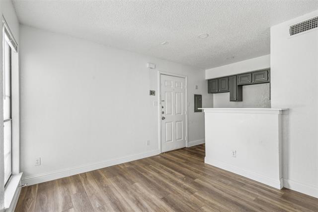 Foto del edificio - 2300 Bamboo Dr