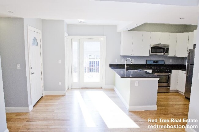 Building Photo - 35 Forbes St