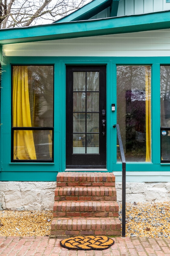 Building Photo - 799 Charles Allen Dr NE