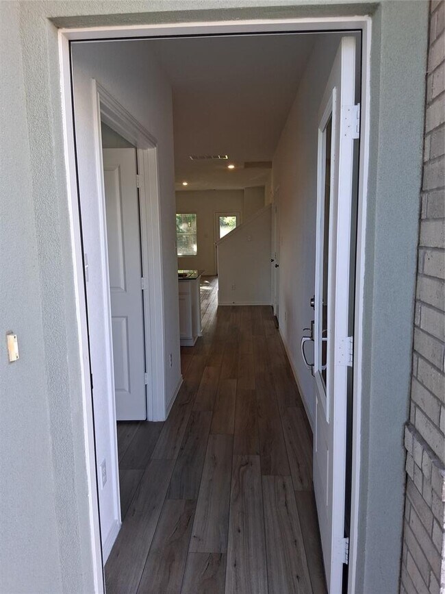 Building Photo - 2121 Golden Grain Ln