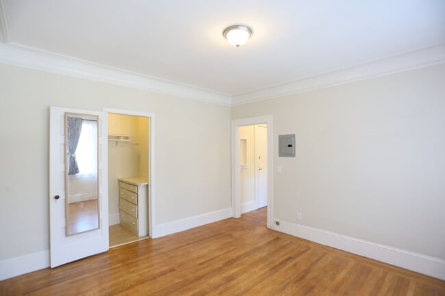 Photo - 1540 Hyde St Apartment