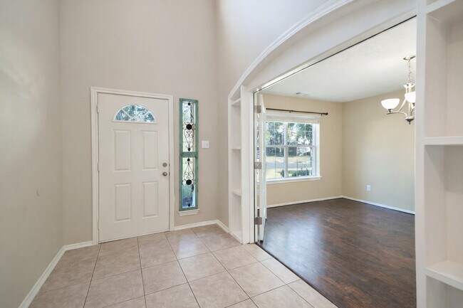 Building Photo - 8315 Cardamon Ln