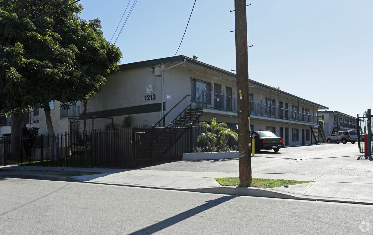 Building Photo - Metro West Apartments