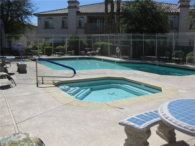 Foto del edificio - 4555 E Sahara Ave